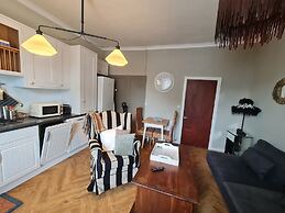 Beautifully Decorated 1-bed Apartment in Sale