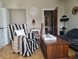 Beautifully Decorated 1-bed Apartment in Sale