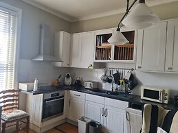 Beautifully Decorated 1-bed Apartment in Sale