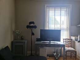 Beautifully Decorated 1-bed Apartment in Sale