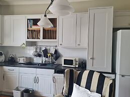 Beautifully Decorated 1-bed Apartment in Sale