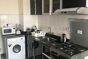 1 Bed Apt Sleeps 2 - Indoor Pool - Enclosed Garden