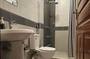 1 Bed Apt Sleeps 2 - Indoor Pool - Enclosed Garden