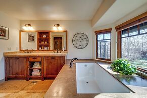 Stunning Truckee Home w/ Private Patio & Gas Grill