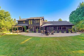 Stunning Truckee Home w/ Private Patio & Gas Grill