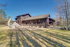 Stunning Truckee Home w/ Private Patio & Gas Grill