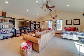 Stunning Truckee Home w/ Private Patio & Gas Grill