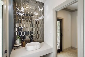 Private 25 Acre Estate w/ Lake: Fish & Canoe!