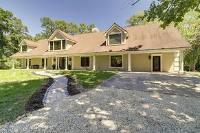 Private 25 Acre Estate w/ Lake: Fish & Canoe!