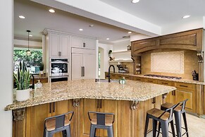 Private 25 Acre Estate w/ Lake: Fish & Canoe!