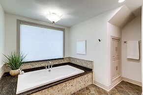 Private 25 Acre Estate w/ Lake: Fish & Canoe!