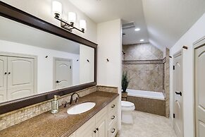 Private 25 Acre Estate w/ Lake: Fish & Canoe!