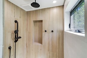 Private 25 Acre Estate w/ Lake: Fish & Canoe!