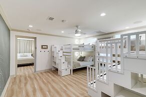 Private 25 Acre Estate w/ Lake: Fish & Canoe!