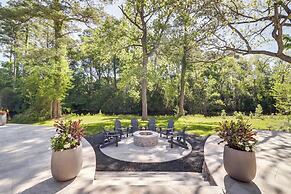 Private 25 Acre Estate w/ Lake: Fish & Canoe!