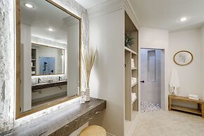 Private 25 Acre Estate w/ Lake: Fish & Canoe!