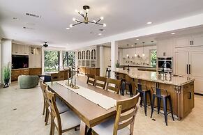 Private 25 Acre Estate w/ Lake: Fish & Canoe!