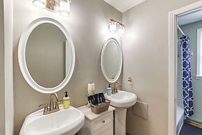 Cozy Nashville Getaway: 11 Mi to Downtown!