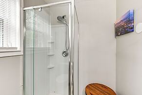 Cozy Nashville Getaway: 11 Mi to Downtown!