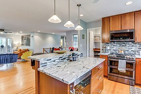 14 Mi to DC: Retreat w/ Hot Tub & Sunroom!