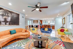 14 Mi to DC: Retreat w/ Hot Tub & Sunroom!