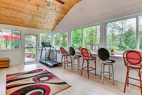 14 Mi to DC: Retreat w/ Hot Tub & Sunroom!