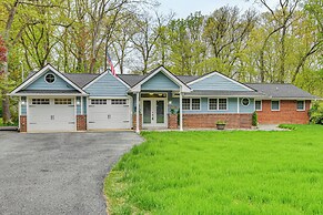 14 Mi to DC: Retreat w/ Hot Tub & Sunroom!