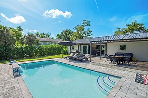 Naples Escape w/ Furnished Patio & Private Pool!