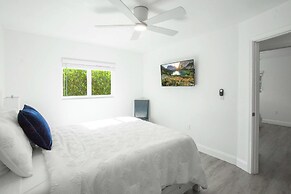 Naples Escape w/ Furnished Patio & Private Pool!