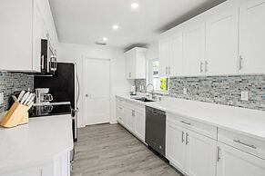 Naples Escape w/ Furnished Patio & Private Pool!