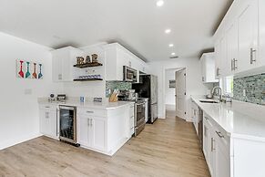 Naples Escape w/ Furnished Patio & Private Pool!