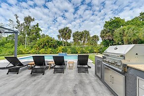 Naples Escape w/ Furnished Patio & Private Pool!