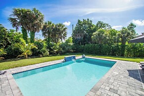 Naples Escape w/ Furnished Patio & Private Pool!