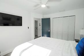 Naples Escape w/ Furnished Patio & Private Pool!