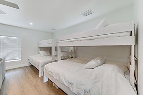 Naples Escape w/ Furnished Patio & Private Pool!