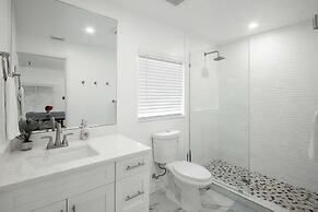 Naples Escape w/ Furnished Patio & Private Pool!