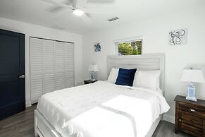 Naples Escape w/ Furnished Patio & Private Pool!