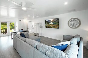 Naples Escape w/ Furnished Patio & Private Pool!