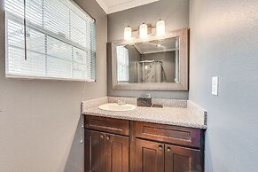 Baton Rouge Home w/ Yard ~ 14 Mi to Downtown!