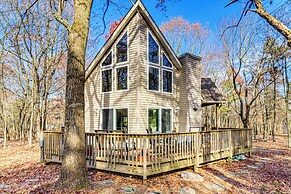 Serene Poconos Cabin w/ Hot Tub & Beach Access!