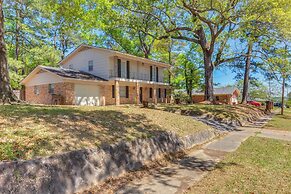 Family-friendly Home: 6 Mi to Downtown Mobile!