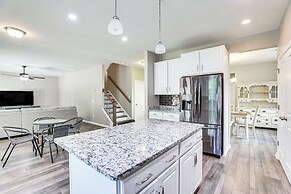 Pet-friendly Ladson Home: 23 Mi to Charleston!