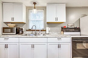 Updated Wellston Cabin, Walk to Lake Beach + Dock!