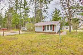 Cozy Wellston Cabin - Walk to Crystal Lake!