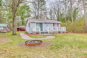 Cozy Wellston Cabin - Walk to Crystal Lake!