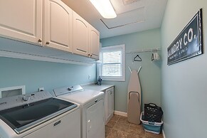 Rock Island Home w/ Private Yard & Fire Pit Table!