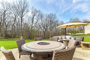 Rock Island Home w/ Private Yard & Fire Pit Table!