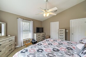 Rock Island Home w/ Private Yard & Fire Pit Table!