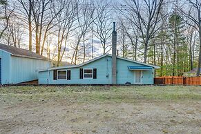 Cottage w/ Deck & Bluff Lake Views: Walk to Beach!