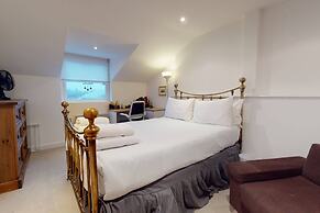 Wonderful Shepherds Bush Gem